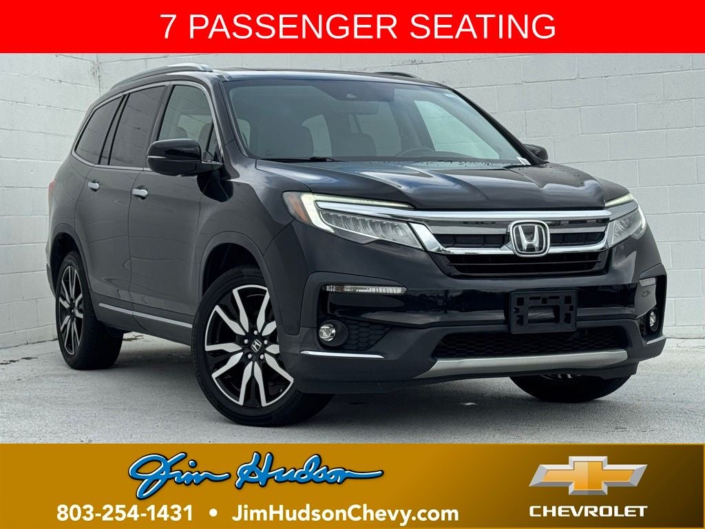 2022 Honda Pilot Touring 7 Passenger in Black — front three-quarter view
