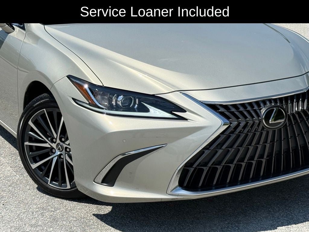 2022 Lexus ES — detail view