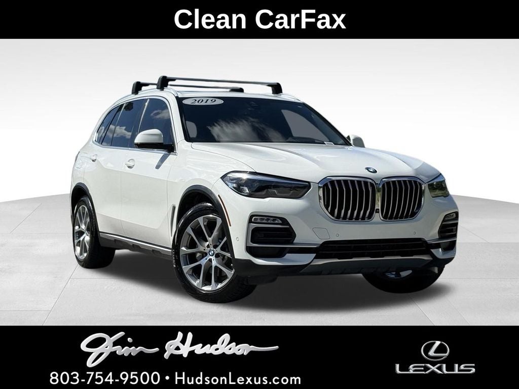 2019 BMW X5 xDrive40i in Alpine White — front three-quarter view